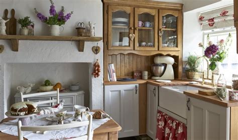 Be Your Own Designer: Learn How to Antique Kitchen Cabinets