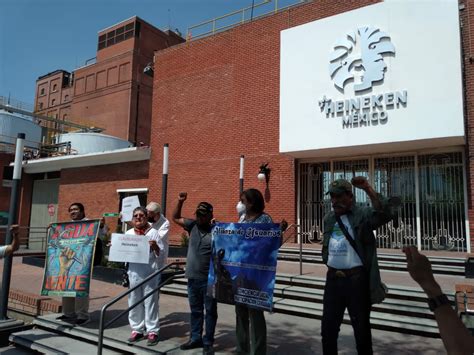 La Jornada Clausura simbólica a cervecería Cuauhtémoc Moctezuma en