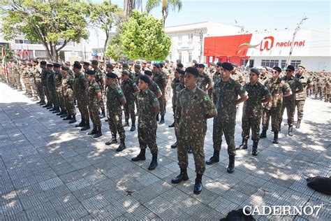 Caderno7 Exército recebe militares gabrielenses que participaram da