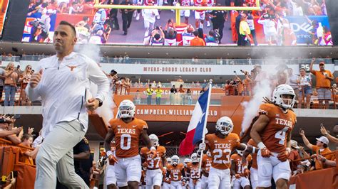 Texas Football Team Likely Bound For Alamo Cheez It Or Sugar Bowl