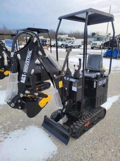 Agt Qs12r Mini Excavator Heavy Construction Equipment Excavators Mini And Compact Excavators