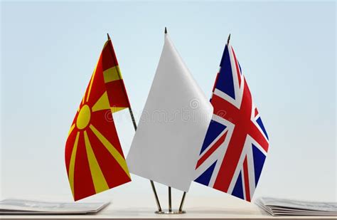 Banderas De Macedonia La Fyrom Y De Reino Unido De Gran Breta A Foto De