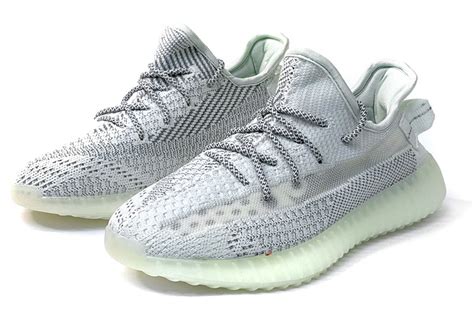 Мужские кроссовки Adidas Yeezy Boost 350 V2 салатовые - Купить с ...