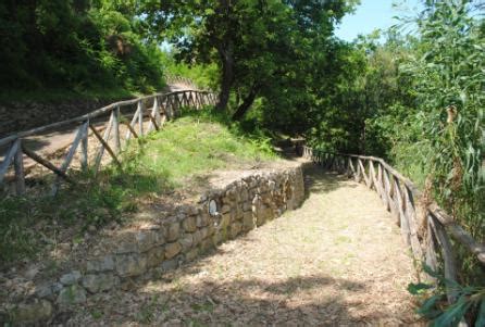 Nizza Di Sicilia Opere Di Land Art Al Parco Suburbano La Rocca Di