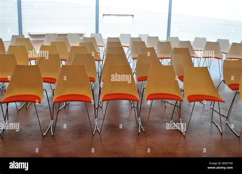 Red Chairs In Empty Conference Room Modern And Sober Stock Photo Alamy