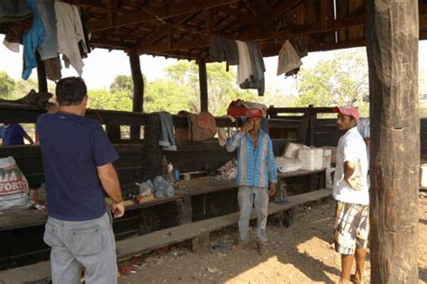 Trabalho escravo Grupo Móvel resgata oito trabalhadores que viviam em