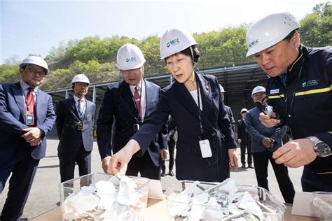 자원순환센터 재활용 공정 시찰하는 한화진 장관 네이트 뉴스