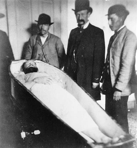 Inside Mystery - Jesse James' Body Was Put On Display After His Murder