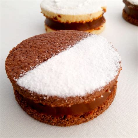 Alfajores De Masa Sable Barcos Bakery