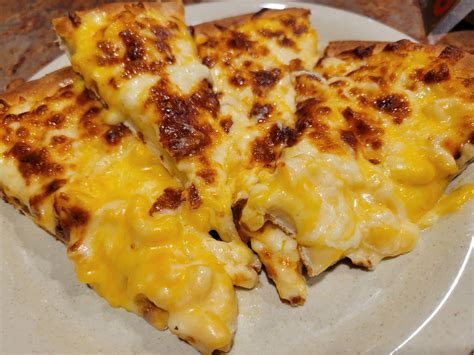 Macaroni and Cheese Pizza : r/Cheese