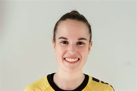 Célia Reynders Entre Handball Et Doctorat En Cancérologie “avec De