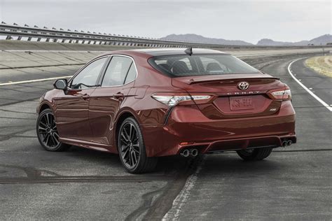 2018 Toyota Camry Xse V 6 Rear Three Quarters Motor Trend En Español