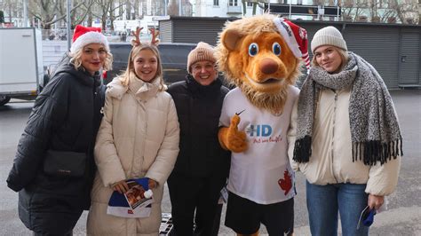 Das Gro E Hna Weihnachtssingen Zum Dritten Mal Im Auestadion Kassel