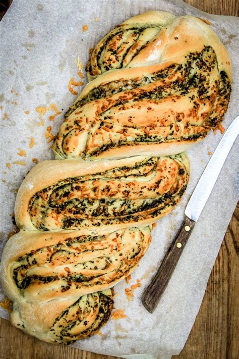 Vlechtbrood Met Basilicum Knoflook Oude Geitenkaas Seasons