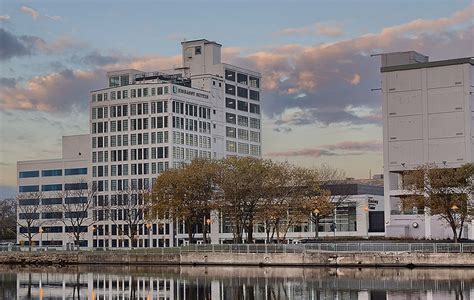 Embassy Suites Rockford - Embassy Suites Rockford Opens Rooftop Lounge ...