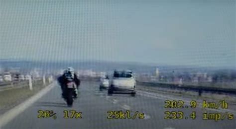 Pędził motocyklem ponad 200 km h po S7 Okazało się że 32 latek nie