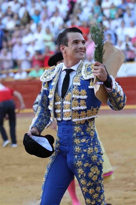 Pin By Tebori On El Torero Men In Tight Pants Matador Costume Mens