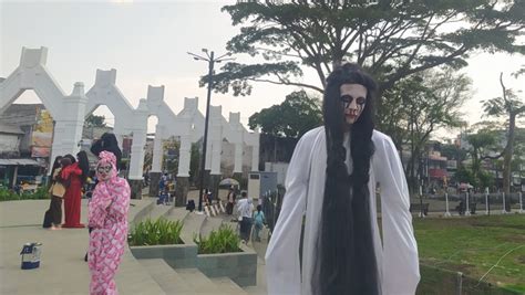 Hantu Kepala Buntung Hingga Kuntilanak Gentayangan Di Alun Alun Cimahi