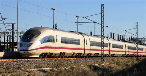 La alta velocidad es rentable para Renfe y Adif según la CNMC