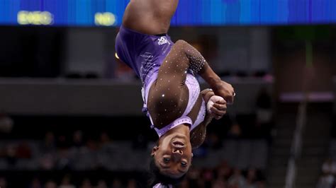 Simone Biles Wows On Vault While Surging To The Lead At The Us Gymnastics Championships Kbtv