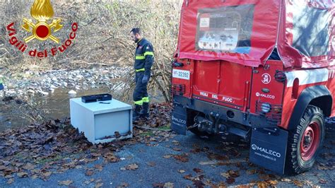 Spunta Una Cassaforte Nel Fiume A Montegrino I Pompieri Intervengono