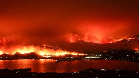 Wildfire Eagle Bluff Crosses Over From Us Into Canada Evacuation