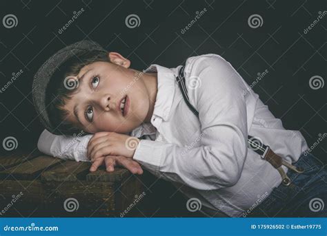 Enfant Pensif Photo Stock Image Du Noir Gens R Ve