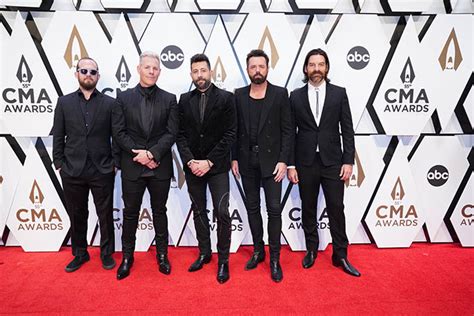 Cma Awards 2021 Red Carpet Arrivals Photos Footwear News