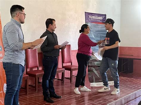 Capacitan a prestadores de servicios turísticos en el Servicio al Cliente