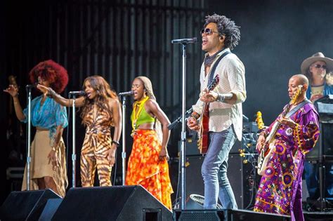 Icymi Lenny Kravitz Performs Before A Crowd Of Thousands At The