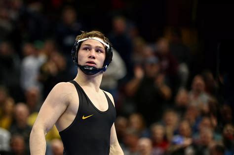 Iowa wrestling rolls over Rutgers