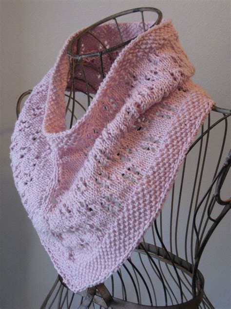 Free Knitting Pattern Cowls And Neck Warmers Daisy Chain Cowl Knitted Cowl Scarves Knit Or