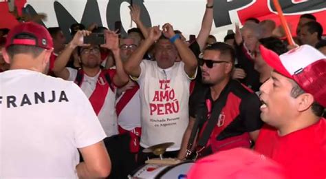 Paraguay Vs Per Revive El Banderazo De Los Hinchas Peruanos Latina