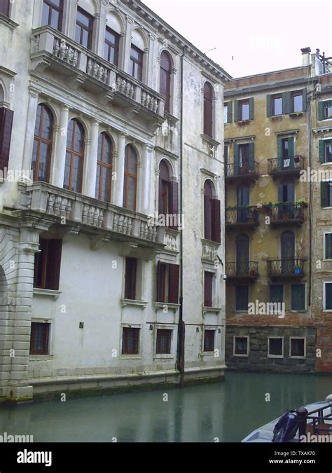 Canal Con G Ndolas En Venecia Italia Arquitectura Y Monumentos De