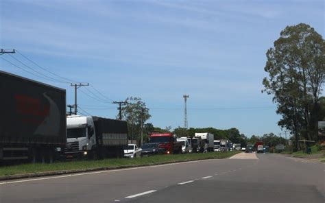 TRÂNSITO Obras causam congestionamento na BR 116 e na RS 240 veja