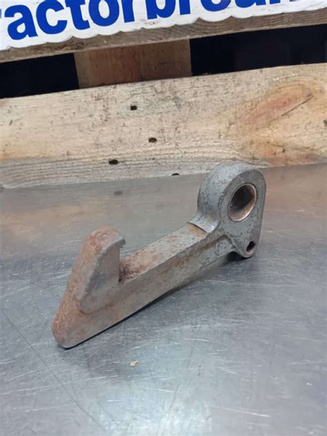 MASSEY FERGUSON 135/165 PICK-UP HITCH LATCH 886204M94 - Dillon Tractor