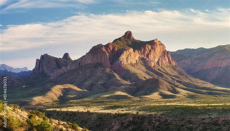 Foto De Texas Mountain Desert Landscape A Backdrop Of Rugged Mountains