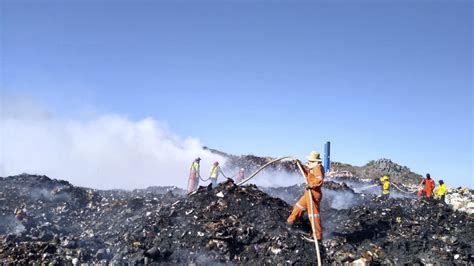 Sigue Activo El Incendio En El Basurero De Teloloapan Y Se Prenden