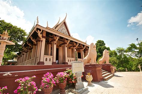 Wat Phnom - Most Sacred Temple in Cambodia - Indochina Tours