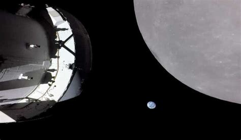 Orion Spacecraft Enters Moons Orbit