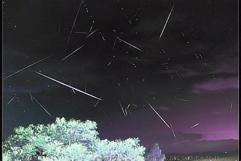 Pico Da Ltima Chuva De Meteoros De Pode Ser Observado Durante A