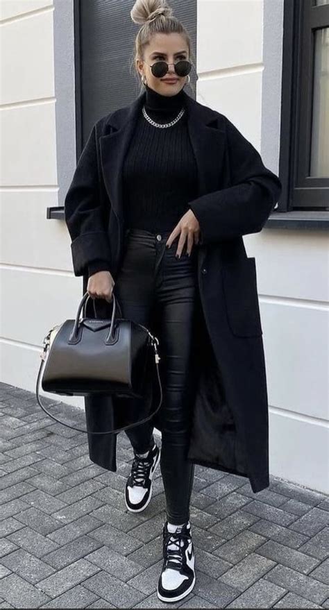 Pin By Dina Sequeira On Winter2021di Winter Fashion Outfits Casual New York Outfits Winter