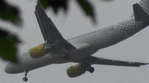 Airbus A320 Sharklets Vueling EC LVX Landing Approach Hamburg