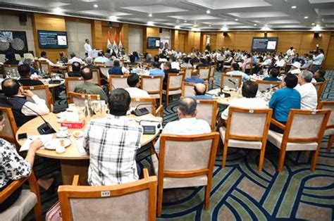 Piyush Goyal Chairs Stakeholder Interaction With Leather And Footwear