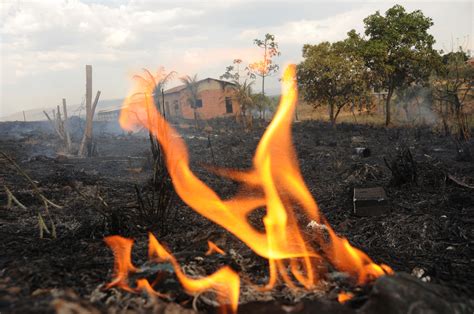 Clima seco e o aumento das ventanias podem provocar novas incidências