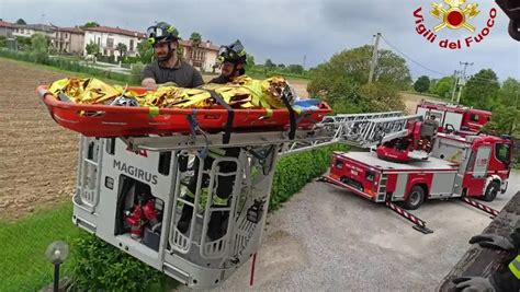 Anziana Cade In Casa E Si Rompe Una Gamba Salvata Dai Vigili Del Fuoco