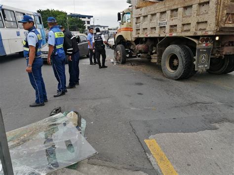 Un Herido Por Choque Entre Volqueta Y Articulado De Metrov A En Avenida