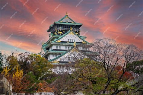 Premium Photo | Osaka castle in autumn foliage season is a famous ...