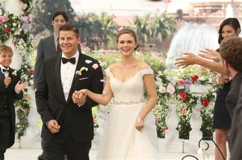 Bones Videos Tease Booth And Brennan's Wedding, And Emily Deschanel's ...