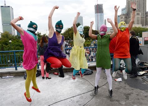 Fotos Bilder Pussy Riot Protest Vor Russischer Botschaft Berlin Der